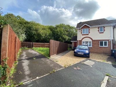 TO LET Bradley Stoke Bristol