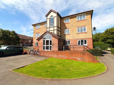 TO LET Bradley Stoke Bristol
