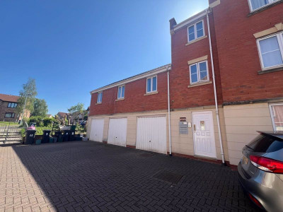 TO LET Bradley Stoke Bristol