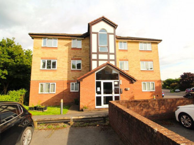 TO LET Bradley Stoke Bristol