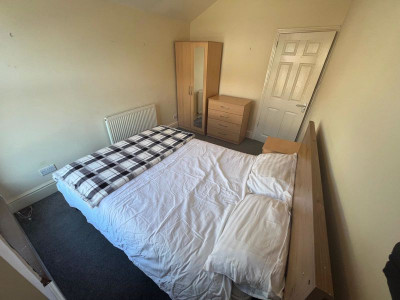 TO LET  Bristol