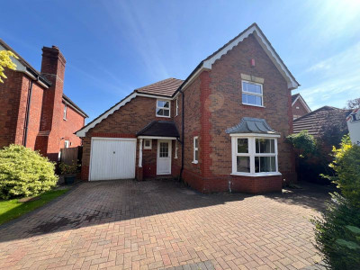 TO LET Bradley Stoke Bristol