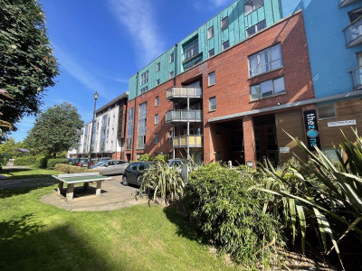 TO LET  Bristol