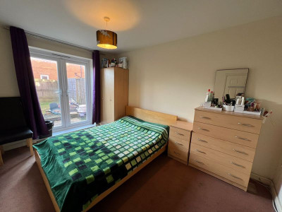TO LET Bradley Stoke Bristol