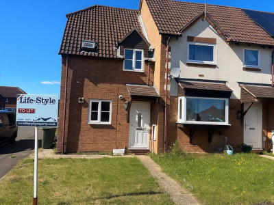 TO LET Bradley Stoke Bristol
