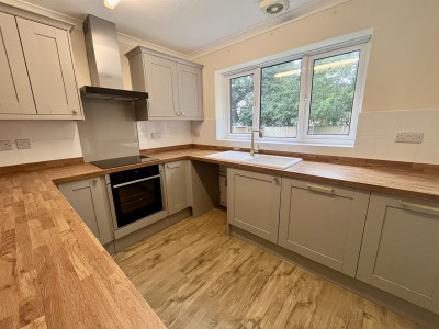TO LET Bradley Stoke Bristol