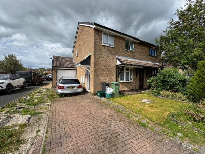 TO LET Bradley Stoke Bristol