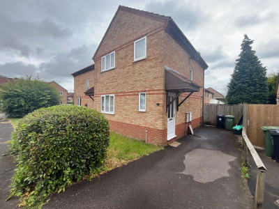 TO LET Bradley Stoke Bristol