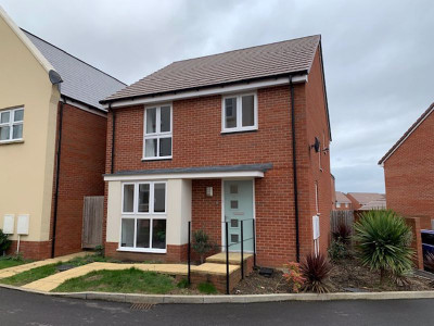 TO LET Patchway Bristol