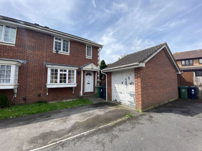 TO LET Bradley Stoke Bristol