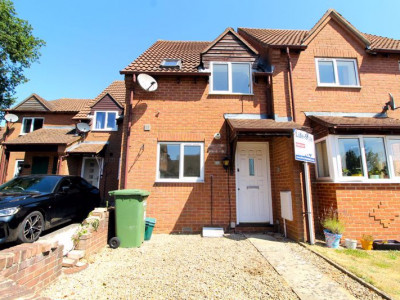 TO LET Bradley Stoke Bristol