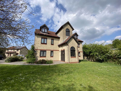 TO LET Bradley Stoke Bristol