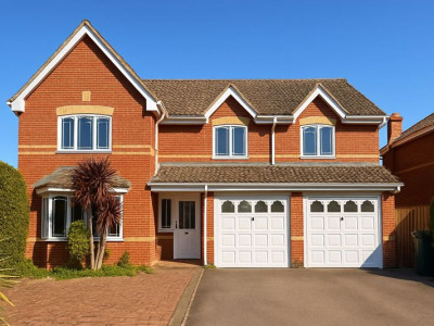 TO LET Bradley Stoke Bristol