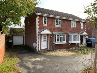 TO LET Bradley Stoke Bristol
