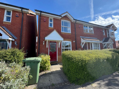 TO LET Bradley Stoke Bristol