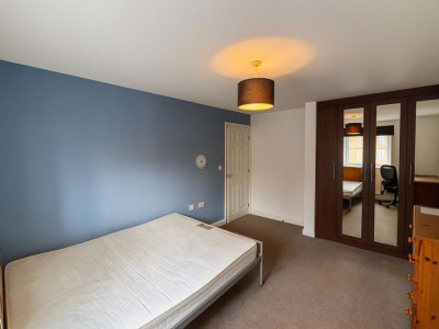 TO LET Bradley Stoke Bristol