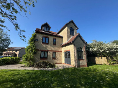 TO LET Bradley Stoke Bristol