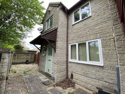 TO LET Bradley Stoke Bristol
