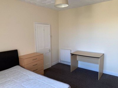 TO LET  Bristol
