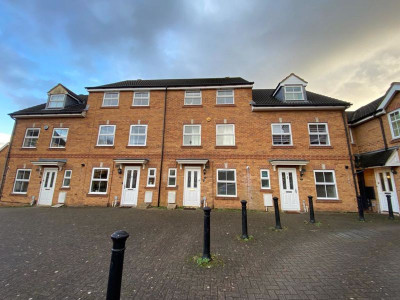 TO LET Bradley Stoke Bristol