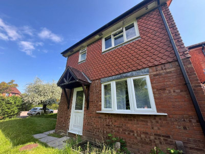 TO LET Bradley Stoke Bristol