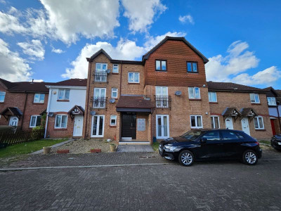 TO LET Bradley Stoke Bristol