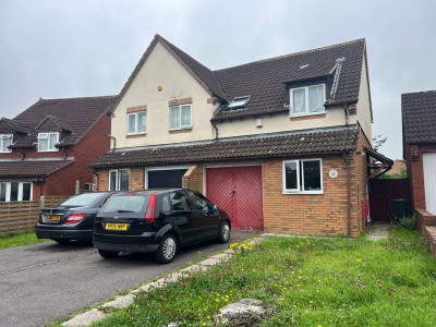 TO LET Bradley Stoke Bristol
