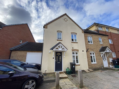 TO LET Bradley Stoke Bristol