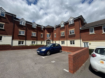 TO LET Bradley Stoke Bristol