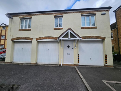 TO LET Bradley Stoke Bristol