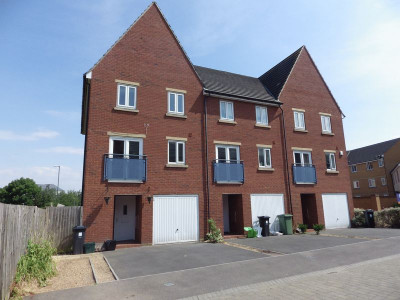 TO LET Bradley Stoke Bristol