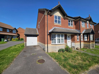TO LET Bradley Stoke Bristol