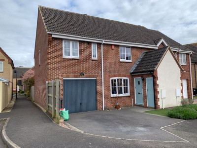 TO LET Bradley Stoke Bristol