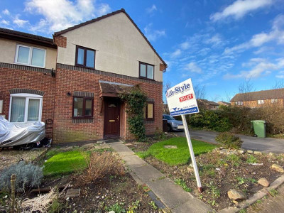 TO LET Bradley Stoke Bristol