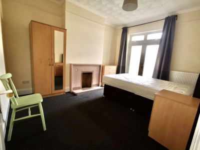 TO LET  Bristol
