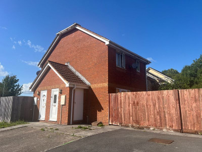 TO LET Bradley Stoke Bristol